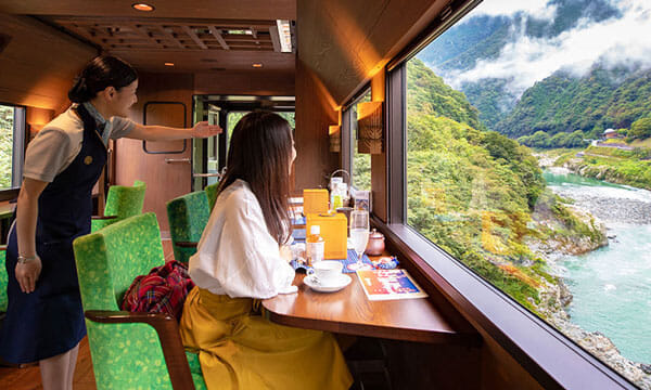 JR四国の観光列車「伊予灘ものがたり」などが7月から再開