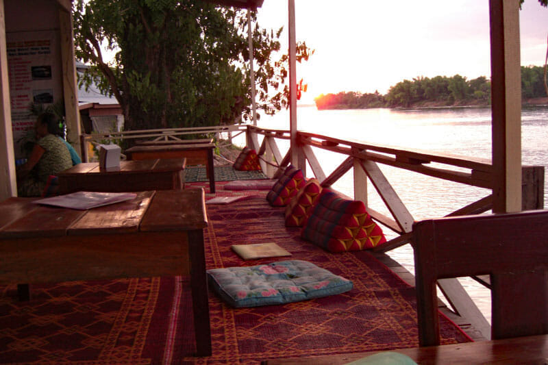 メコン川を眺めるカフェ