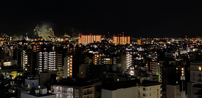 ドーミーイン川崎から見える工場夜景