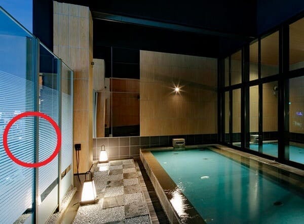 カンデオホテルズ大阪なんば 露天風呂の前面ガラス