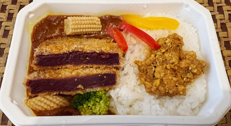 ANA機内食 沖縄県紅いもコロッケカレー