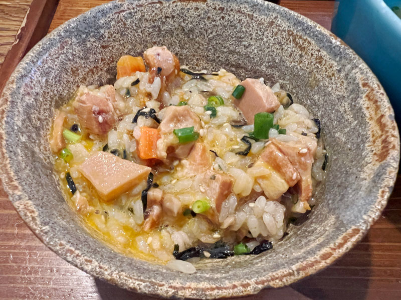 沖縄そばEIBUN 卵かけじゅーしー かき混ぜる