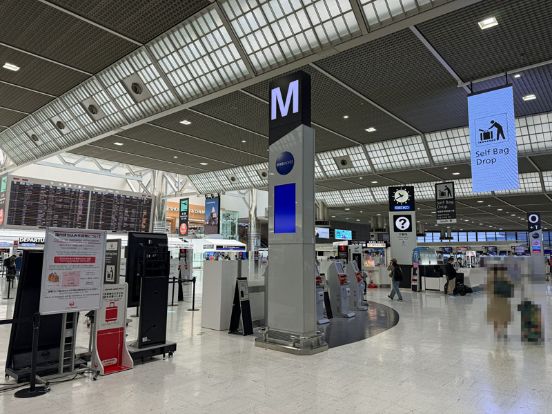 成田空港 チェックインカウンター