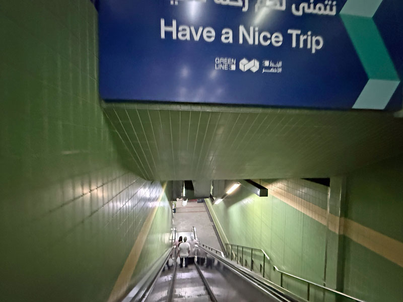 カイロ Bab El Shaariya駅 ホームへのエスカレーター