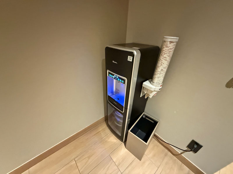ヒルトン広島 プールとサウナ 給水器