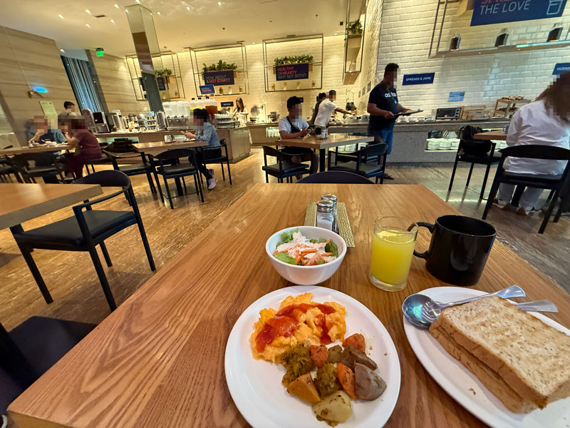 Holiday Inn Express Manila Newport World Resorts 朝食会場