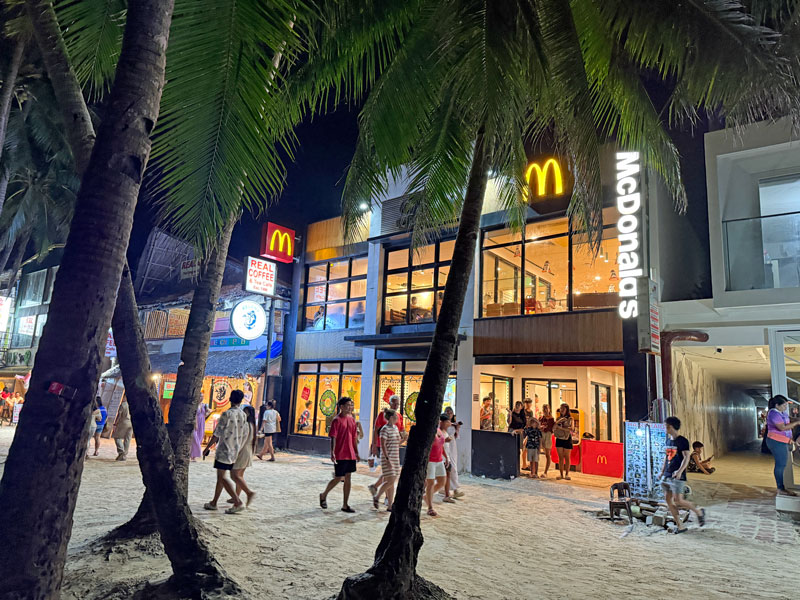 ホワイトビーチ マクドナルド