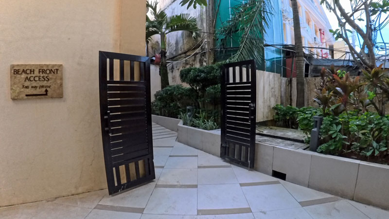 ヘナン ガーデン リゾート ビーチへの入口