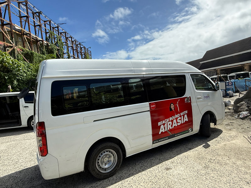 ボラカイ島 SouthwestTours ミニバス 外観