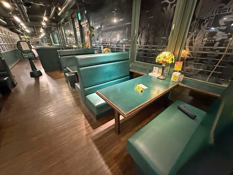 ラッキーピエロ マリーナ末広店 テーブル席