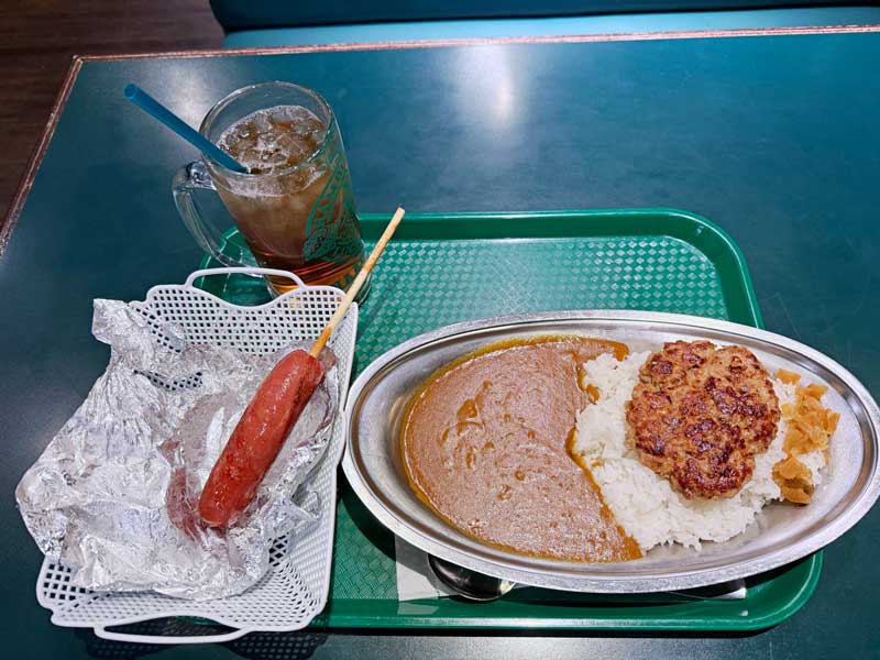 ラッキーピエロ ハンバーグカレーとフランクフルト