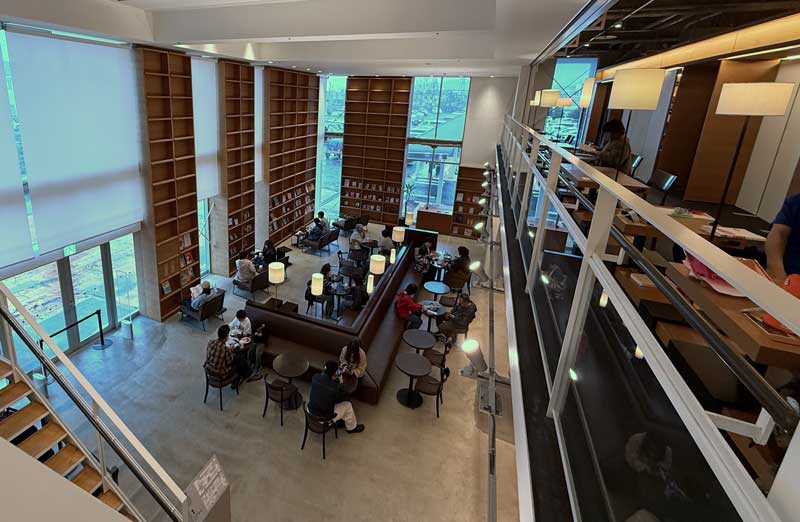 函館 蔦屋書店 スタバ