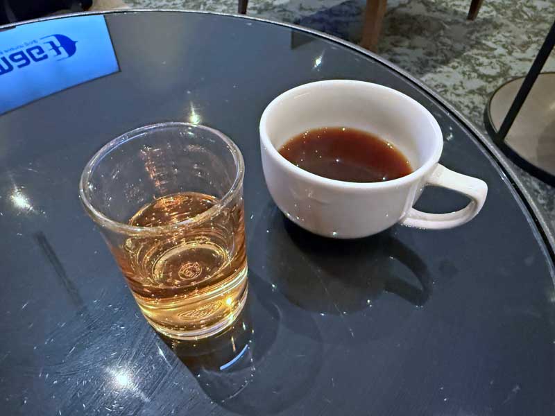 クアラルンプール国際空港 GOLDEN LOUNGE SATELLITE コーヒー