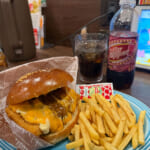 沖縄のココイチ限定「チキンカツカレーバーガー」がすごく美味かった（沖縄北谷国体道路店のみ）