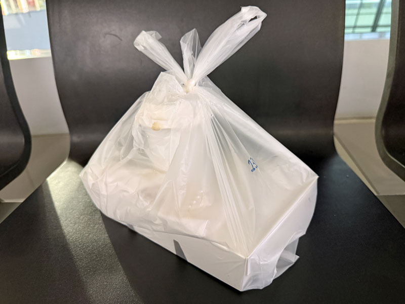 イビス スタイルズ ジャカルタ エアポート 朝食 テイクアウトBOX