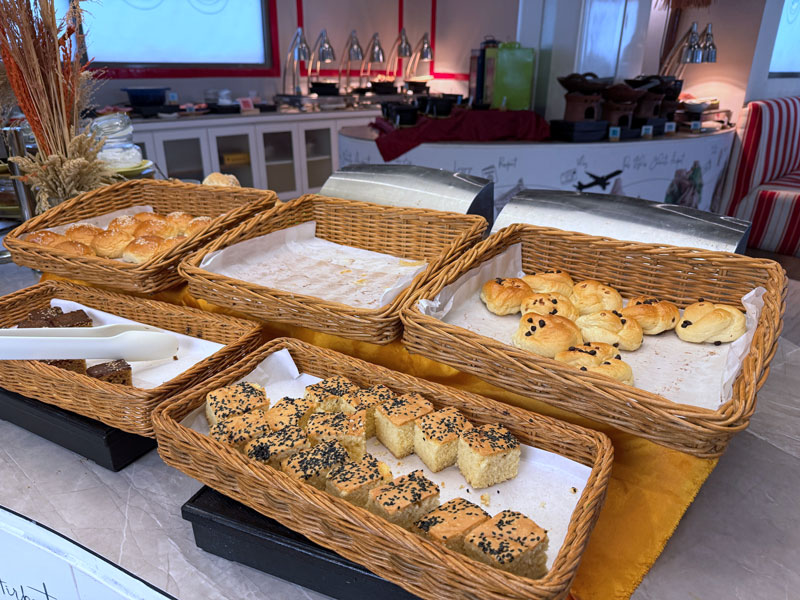 イビス スタイルズ ジャカルタ エアポート 朝食 パン