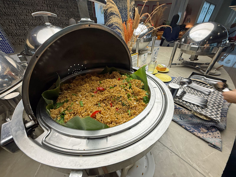 イビス スタイルズ ジャカルタ エアポート 朝食 ナシゴーレン