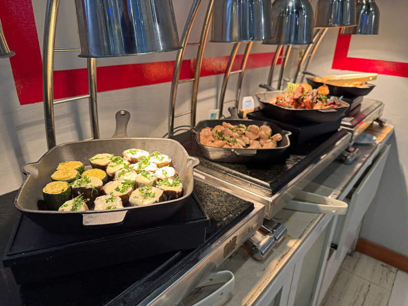 イビス スタイルズ ジャカルタ エアポート 朝食 おかず