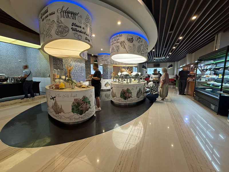 イビス スタイルズ ジャカルタ エアポート 朝食会場 内観