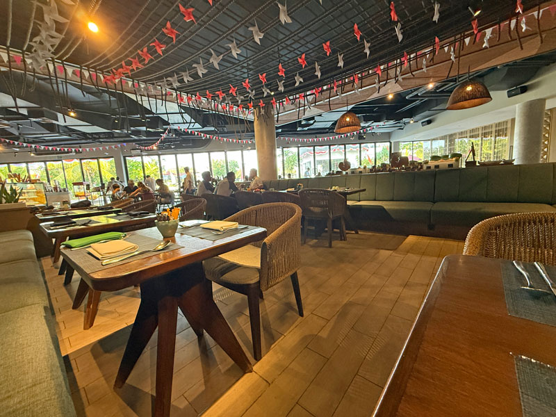 プルマン ロンボク マンダリカ ビーチ リゾート - Aer Restaurant 内観