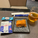 初めて国内線のANAラウンジで軽食を食べた（羽田空港）