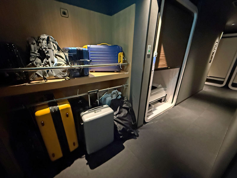 ファーストキャビン那覇空港 荷物スペース
