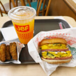 沖縄のバーガーチェーン「ジェフ」で食った「マギーぬーやるバーガー」がめちゃ美味かった