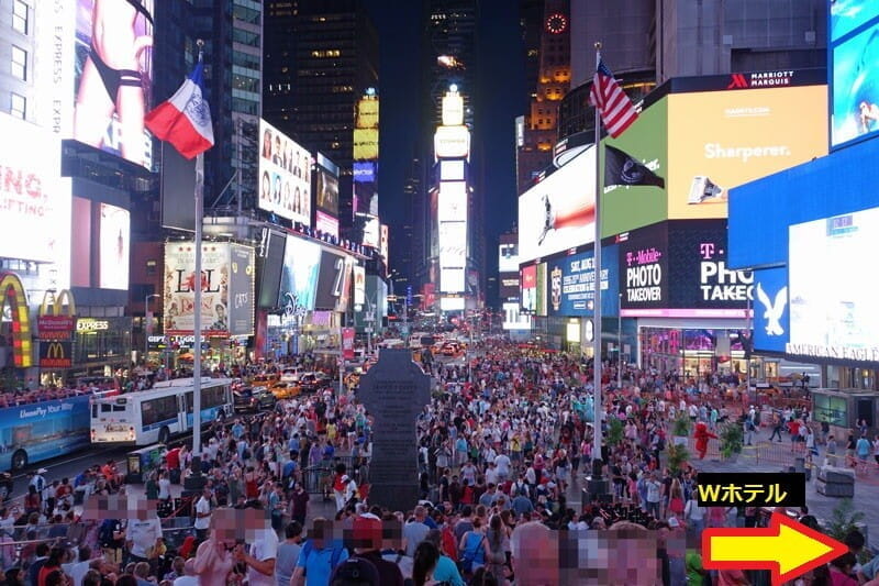 タイムズスクエアのど真ん中のホテルに泊まる。「W ニューヨーク タイムズスクエア」(W New York – Times Square)。