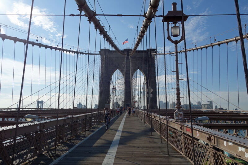 ニューヨーク「ブルックリン・ブリッジ」を歩いて渡り、ダンボに向かう
