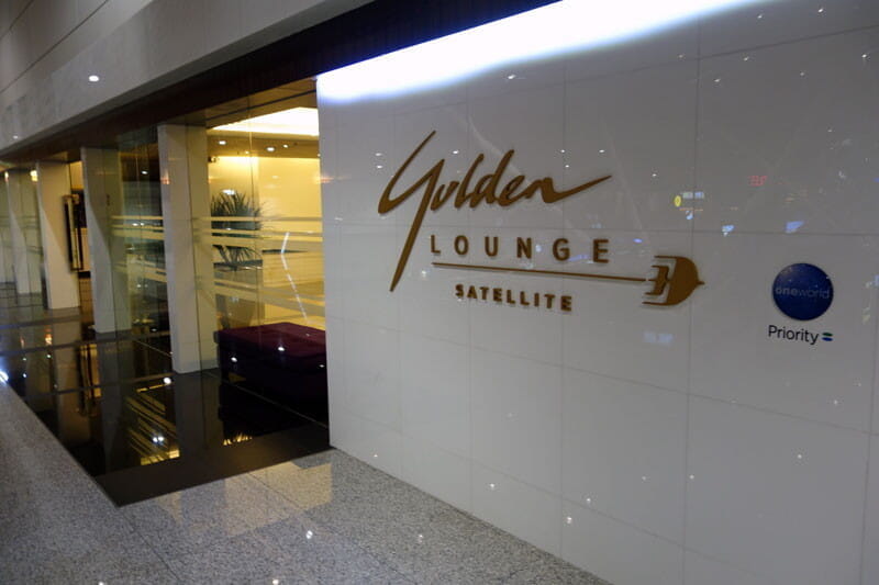 クアラルンプール国際空港のマレーシア航空「ゴールデン・ラウンジ」(Satellite Business)。ラクサ・バーとシャワーあり。