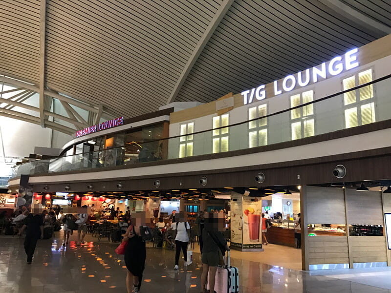 バリ島デンパサールの空港ラウンジ「Premier Lounge」。プライオリティパスもOK。