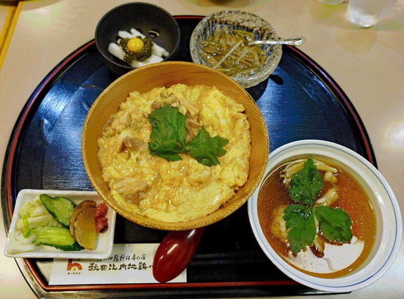 秋田駅トピコ3F「秋田比内地鶏や」、「究極の親子丼」に「じゅんさい」「とんぶり」も加えた「極め膳」が豪華だった