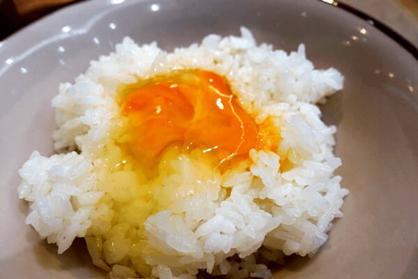 羽田空港と大分空港で食える「うちのたまご」卵かけご飯、大分空港の「スカイカフェAZUL」にて