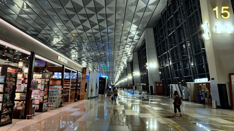 ジャカルタ国際空港 第3ターミナル、カフェのような小さなラウンジ「SAPHIRE BLUE SKY LOUNGE」
